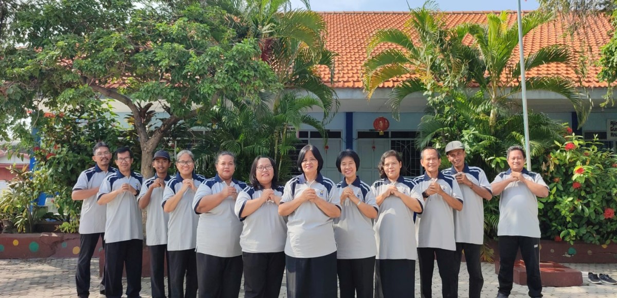 Foto Dewan Guru dan Karyawan SD Katolik Fransiskus Xaverius Situbondo