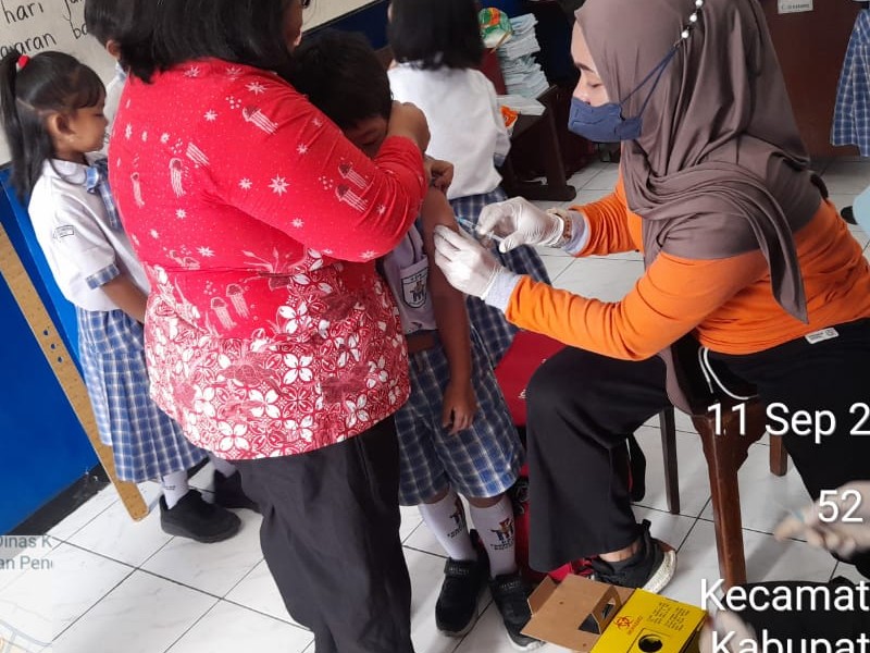 Bulan Imunisasi Anak Sekolah