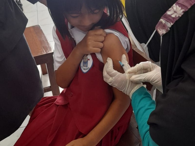 Pemberian Vaksin Dipteri & Tetanus (DT) dan Imunisasi Tetanus & Dipteri (TD)